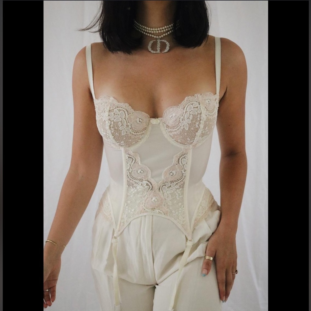 Lace wired bustier by PARISA BY AMIR